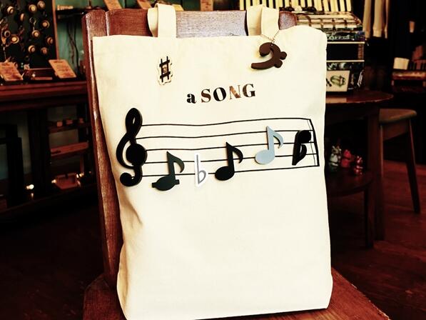 トートの五線譜に音符をレイアウト♪