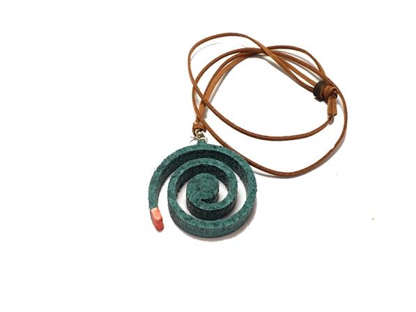 硬質フエルト製ペンダント