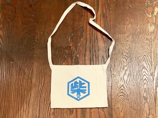 お出かけに便利なミニショルダーバッグ