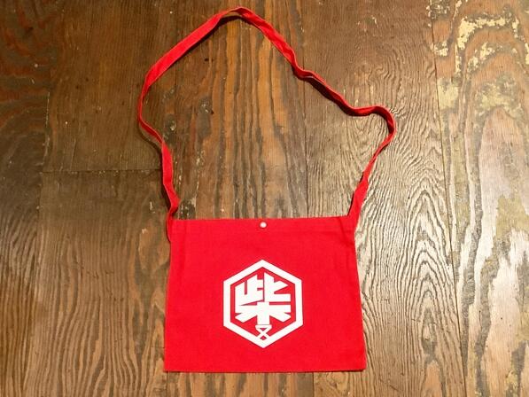 お出かけに便利なミニショルダーバッグ